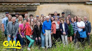 Family takes 96-year-old grandfather to visit his hometown in Ireland