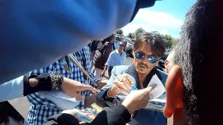 Johnny Depp signing autographs in Deauville (part 1)