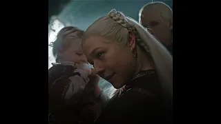 Daemon touching young Viserys’s head and then comforting him is just so cute🥹