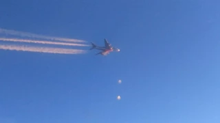 Boing 777-300R VS Airbus A380 racing over Atlantic ocean