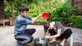 A disabled brother helps his sister bathe and wash her hair - Hoa and Thai