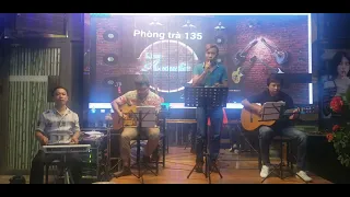 QUÊ HƯƠNG TUỔI THƠ TÔI.Giọng ca: Việt Cường. ( Guitar)