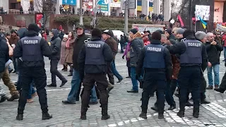 Рух транспорту у центрі столиці відновлено