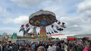 Rundgang Münchner Frühlingsfest 2022 - Fahrgeschäfte und Stimmung