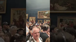 What the Mona Lisa is like in person... #monalisa #louvre