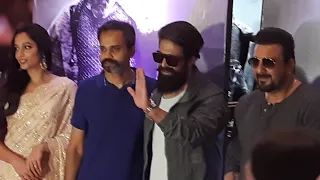 Rocking Star Yash Grand Entry at Cinepolis Seawoods Mall Mumbai Crowd Goes Crazy | KGF Chapter 2