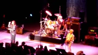 The Go-Go's - Automatic / Fading Fast (Greek Theatre, Los Angeles CA 8/17/11)