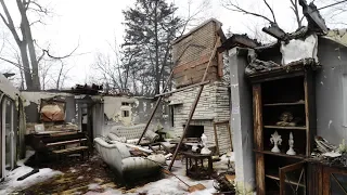 Exploring Abandoned Mansion With NO ROOF - Personal Belongings Left Behind!