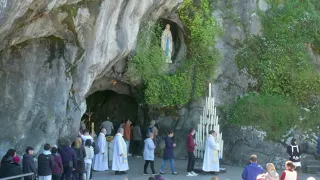 Różaniec w Grocie Lourdes April 20, 2024