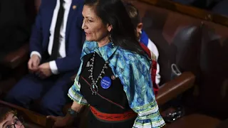 Erste Native American Ministerin im amerikanischen Regierungskabinett