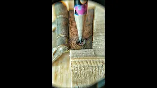 Стамеска против петли СССР. Макрозум.The chisel vs. the hinge of the USSR. Macro Zoomin