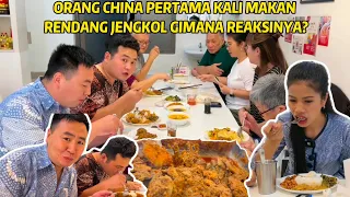 SUAMI & ADIK IPAR CHINA COBAIN MAKAN RENDANG JENGKOL DI INDONESIA, EKSPRESI MUKA SANGAT LUCU!