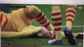 GERARD PIQUE KNEE INJURY - November 2020 - Slow Motion