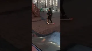 ТОП 3 СТИЛЬНЫХ ТРЮКОВ НА САМОКАТЕ😌#scooter #самокат #трюки