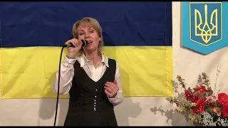 "Темна нічка" - співає Лариса Кривенко