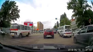 В Воронеже водитель «ПАЗика» вёз людей по встречной полосе