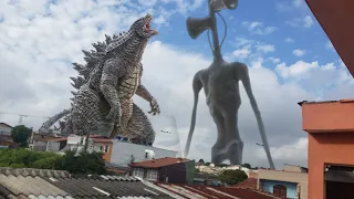 Scary Siren Head and Godzilla Appear in Real Life 哥吉拉大戰警笛頭