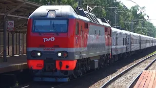 Электровоз ЭП2К-245 с пассажирским поездом №376 "Москва - Воркута"