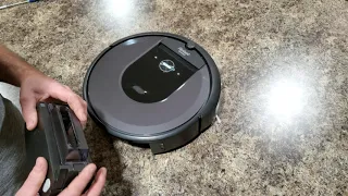 How to Clean the Dust Bin on the iRobot Roomba i-Series