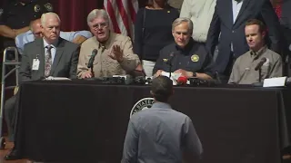 Beto O’Rourke heckles Gov. Abbott press conference, gets escorted out