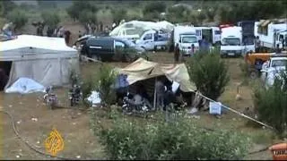 Syrians seek refuge at Turkish border