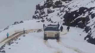 Landrover discovery 3 up Sani pass