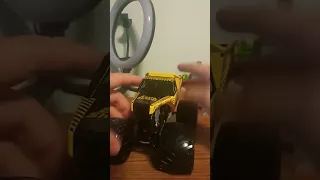 Monster Jam 1:24 Scale Earth Shaker Unboxing in 60 seconds