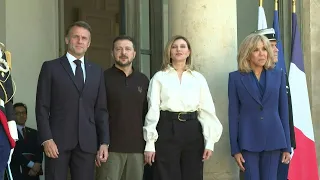 Emmanuel Macron welcomes Volodymyr Zelensky and his wife | AFP