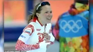 Российская конькобежка показала стриптиз на финише