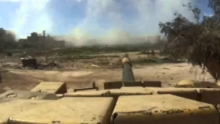 Extraordinary footage of Syrian tank in Damascus