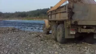 р.Лімниця біля с.Перегінське Рожнятівського р-ну. Руслоочисні роботи. І знову поза межами проекту.