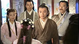 Thinking that Zhao Min came to provoke him, Zhang Wuji assumed a defensive stance to confront her.