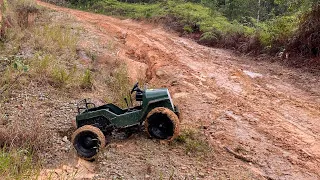 TENTEI SUBIR NO TERRAO DE MINI JEEP NA CHUVA (DEU MUITO RUIM).