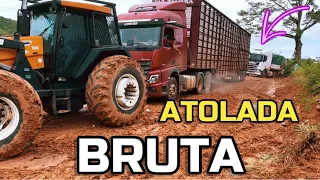 CARRETA BOIADEIRA E TRATOR PUXANDO CARRETA ATOLADA