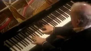 Barenboim plays Beethoven "Pathétique" Sonata No. 8 in C Minor Op. 13, 2nd Mov.