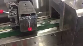 wet tissue chopsticks spoon automatic wrapping machine flowpack