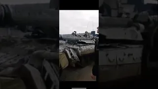 Two more abandoned T-80U of the Kantemirovskaya division after a head-on collision-ukraine war
