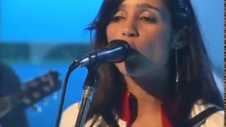 Julieta Venegas - Andar conmigo (Estudio CM 2004)