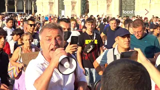 Milano, No Green Pass nuovamente in piazza: parte corteo da piazza Fontana