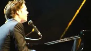 Rufus Wainwright: Going to a Town (live)