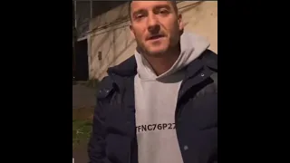 Francesco Totti smentisce le voci sulla crisi con la moglie Ilary Blasi.