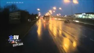 Idiot leaves it late and cuts up a HGV