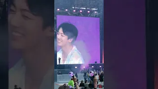 BTS 'Speak Yourself Tour' in Paris - Day 2 - Jungkook sings "Oh ~ Champs-Élysées ~" FANCAM