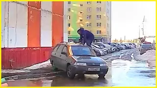 УГАРНОЕ ВИДЕО!!! Русский Джеки Чан проехался верхом на авто соседа :)