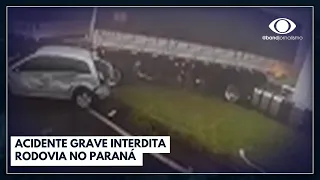 Acidente grave interdita rodovia no Paraná | Jornal da Band