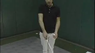 How to Bounce Golf Balls on Clubs : How to Grip a Golf Club for Tricks