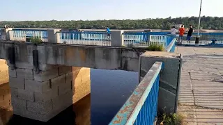 Ужасное зрелище. Вода в Днепре продолжает стремительно убывать.Катастрофа нарастает.