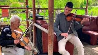 Ifj. Gelencsér János az erdőszombattelki zenekarral / Muzicanţii din Sămboieni Județul Cluj