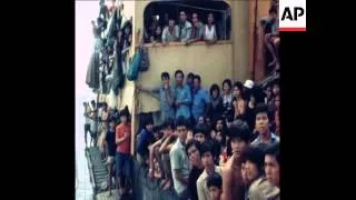 SYND 16 1 79 VIETNAMESE REFUGEES ARRIVING TO MANILA ON A SHIP