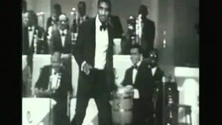 Sammy Davis Jr impersonates Dean Martin.